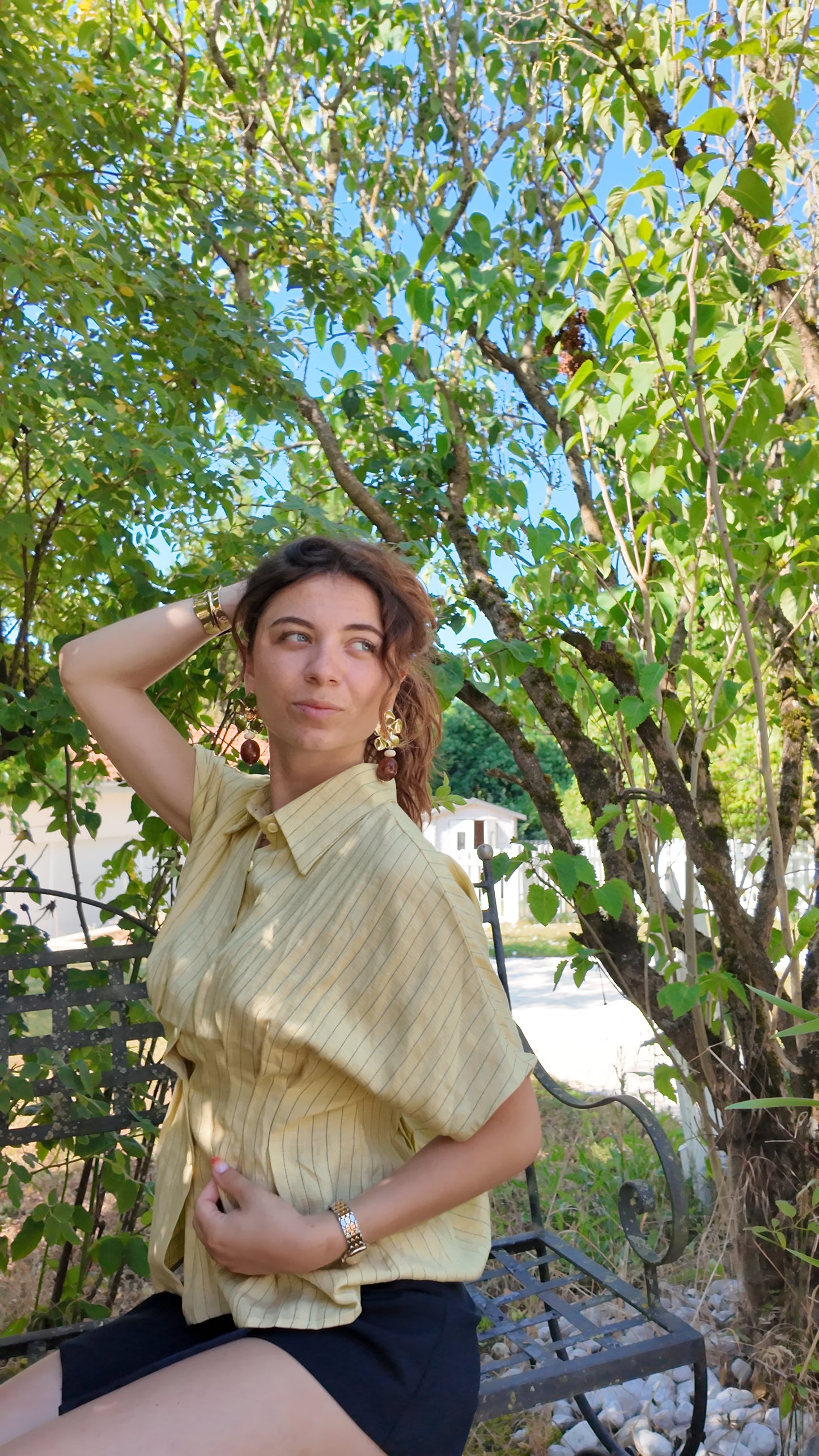 Top rayé jaune – Taille marquée