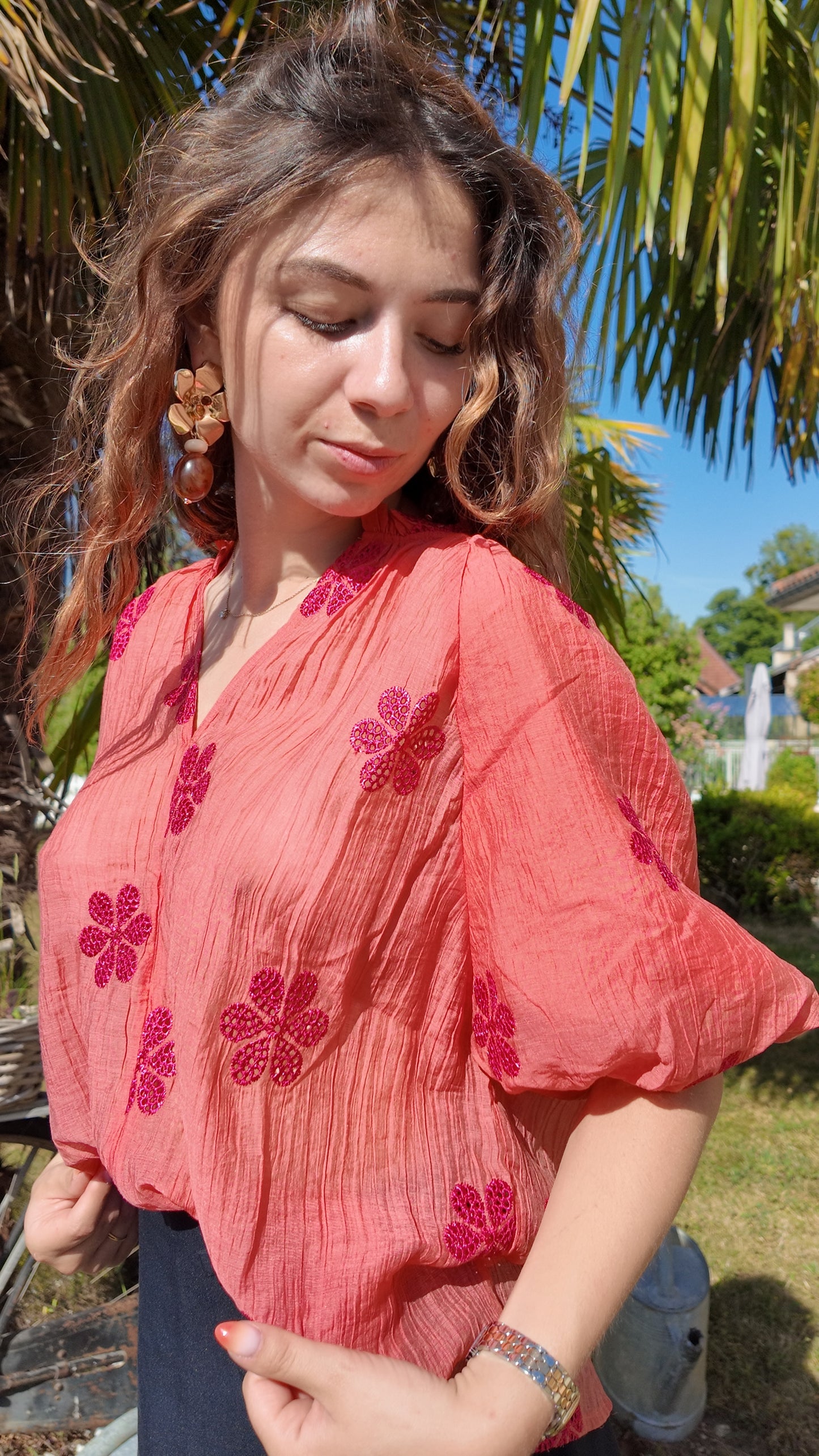 Blouse brodée corail