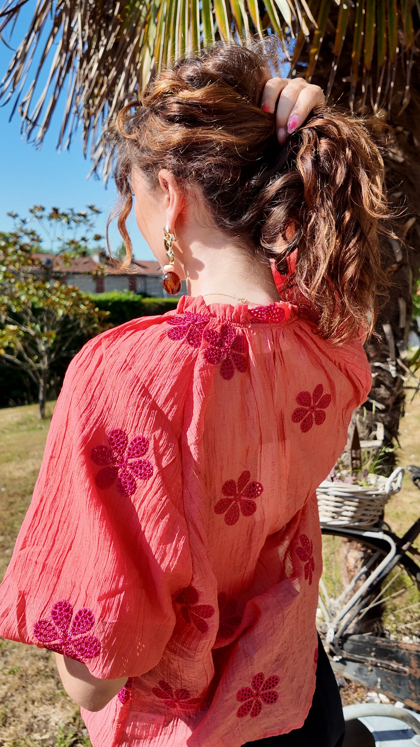 Blouse brodée corail